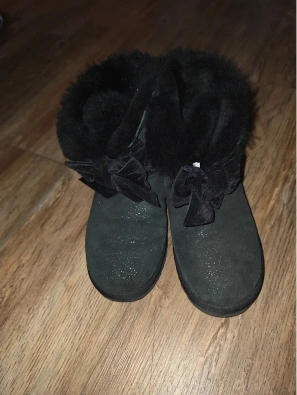Ugg with bow